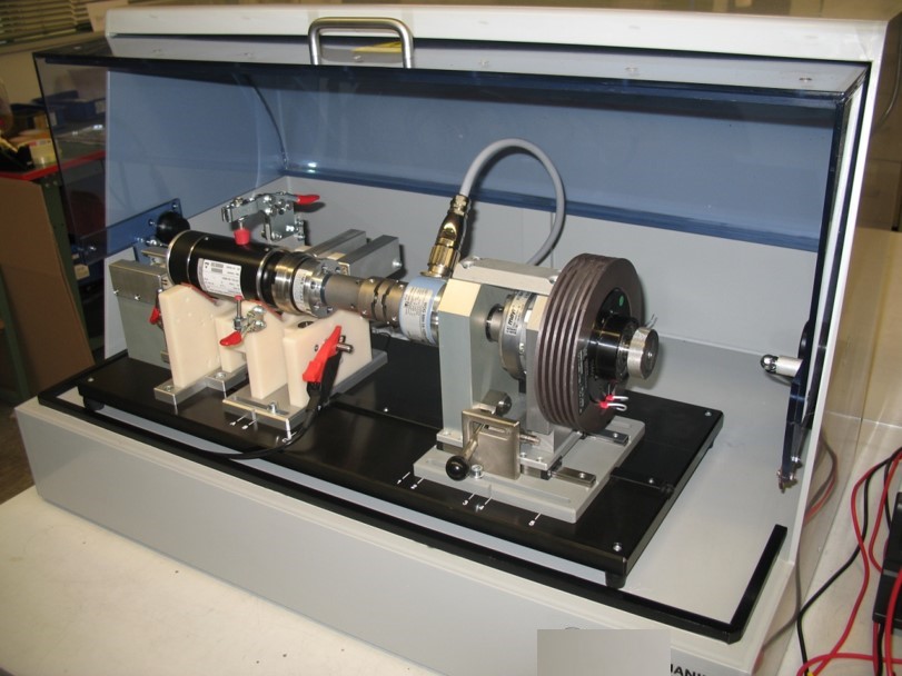 E-drive test bench with acoustic sensors